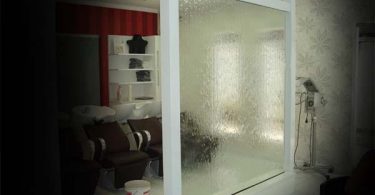 Cortina d' água montada em um salão de cabeleireiro